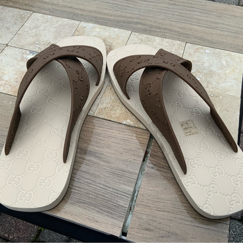Unisex Beige Gucci Sandals - Picture 11 of 16